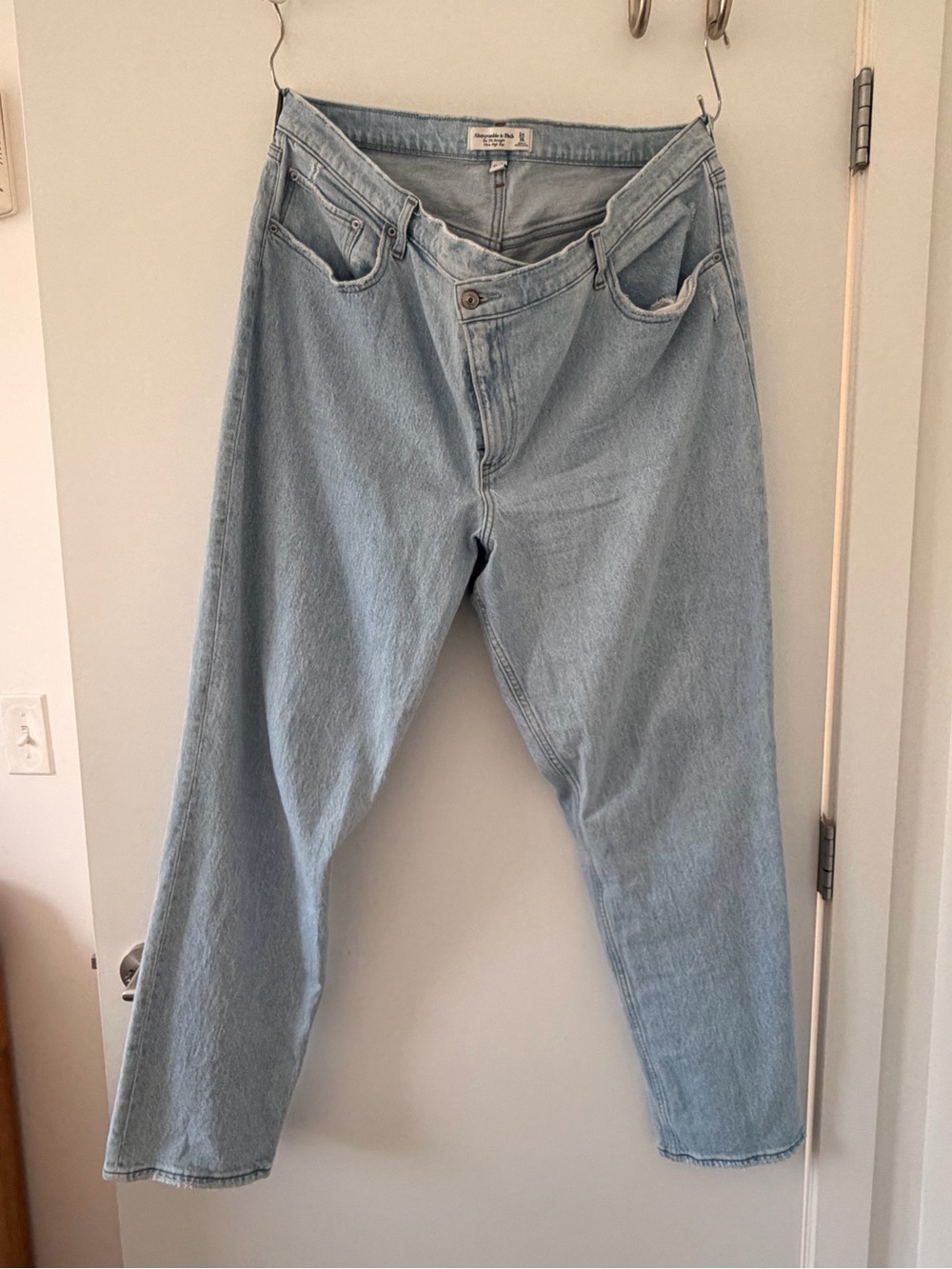 Abercrombie & Fitch Curve Love 90s Straight Ultra High Rise Jeans 34L Crossover